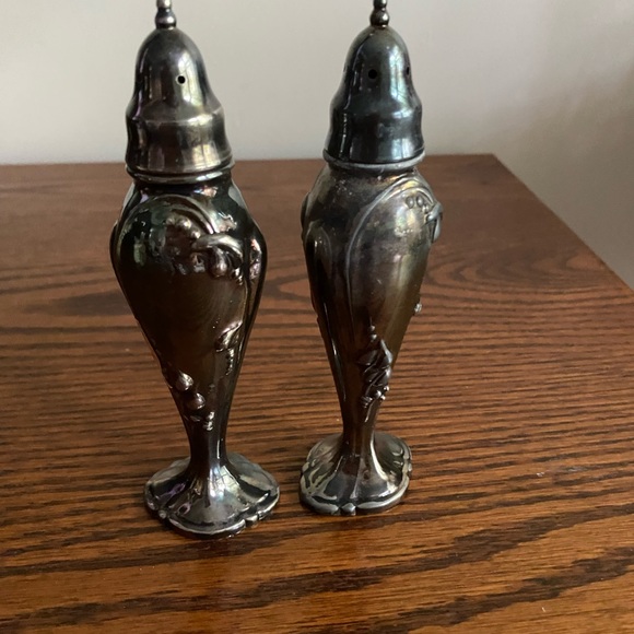 Vintage StanHome Silver Plated Nouveau Style Salt Pepper Shakers Silver Set - Picture 7 of 8